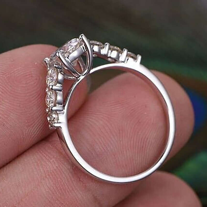 Designer Jewellery High Quality Princess Cut Simulated Diamond Elegant Ring for Special Occasions Gift Versatile Wear Textured Modern Accessory