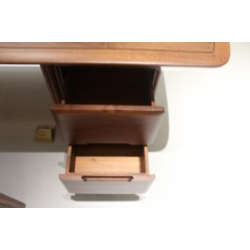 Zhong zhixin Ruimu The modern minimalist Chinese-style desk features a luxurious design crafted from solid wood with exquisite workmanship