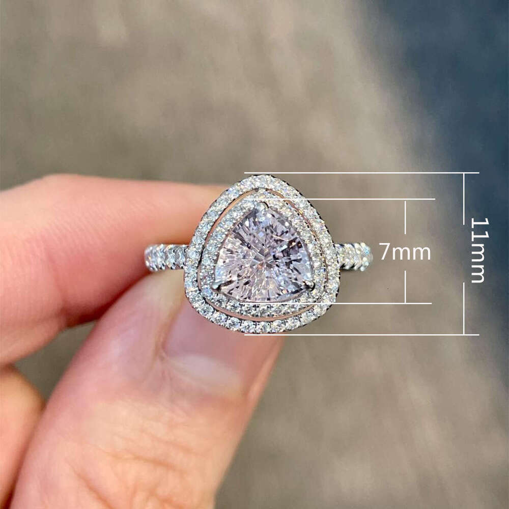 Designer Jewellery High Quality Princess Inspired Geometric Zircon Engagement Ring for Proposal Gift Special Occasions Textured Elegant Accessory