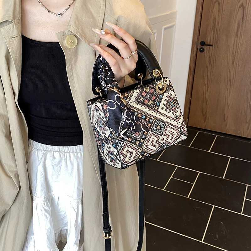 Best HighEnd Minimalist Unique Vintage Fashionable Crossbody Handbag for Women with Large Capacity Solid Color and Elegant J251010