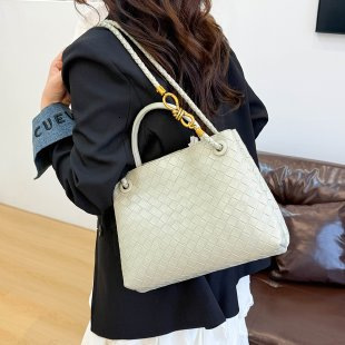 Women's Bag High-end Large Capacity Shoulder Bag Noble Niche Bag Tote Bag Fashion Light Luxury Bag Luxury Designer Bag Bag Women's Handbag