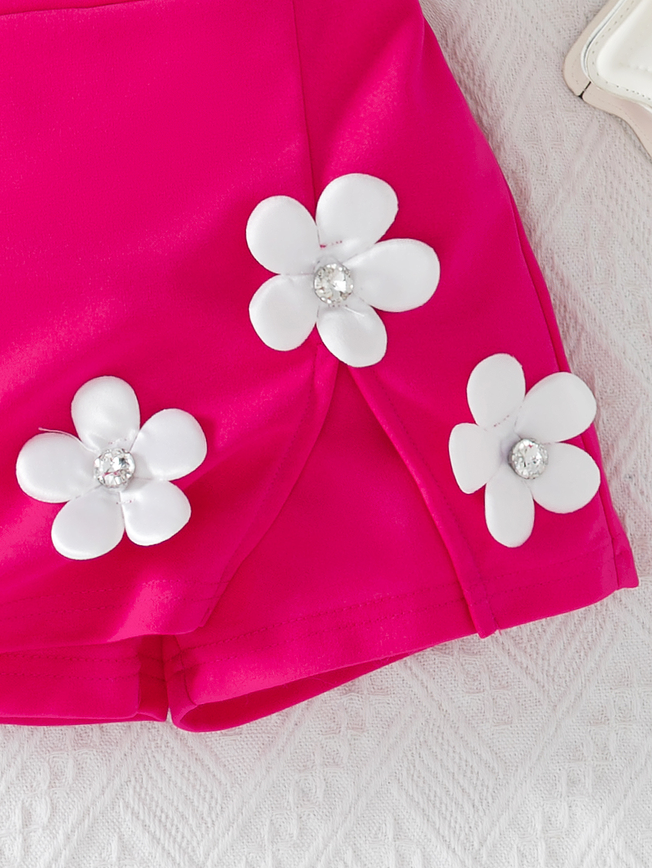 Girls' Elegant Style Outfit: Sleeveless Top with 3D Flower Decor & Pink Skort Set, Perfect for Little Ladies-2661