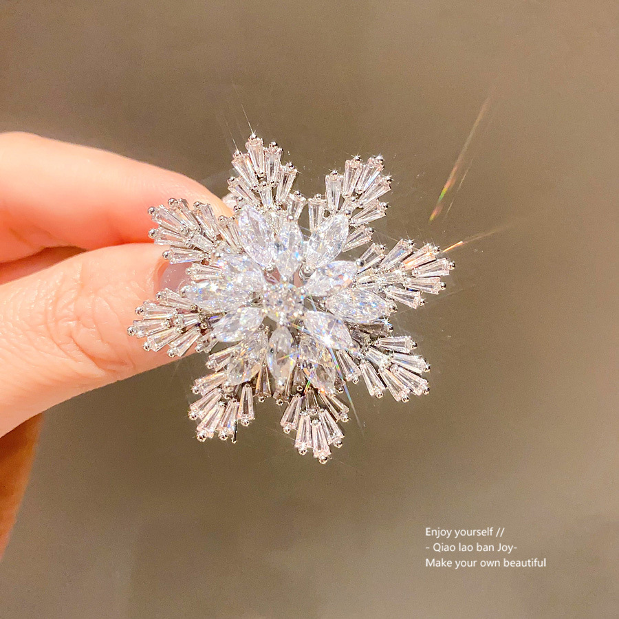 Designer Silver Toned Snowflake Brooch With Sparkling Crystals Delicate Daily & Elegant Jewelry Gift For Her High - Quality And Stylish Accessory