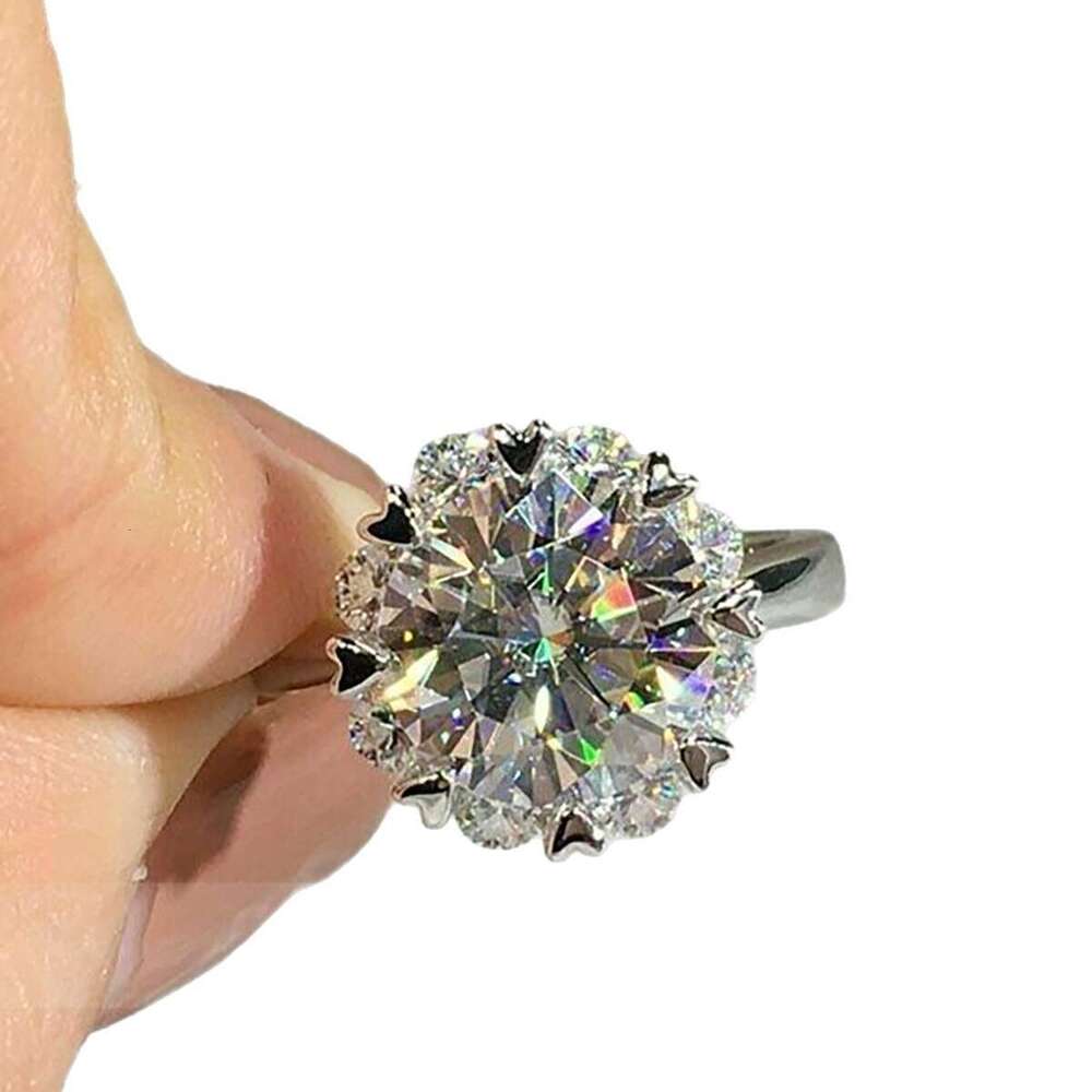 Designer Jewellery High Quality Eight-Claw Simulated Diamond Engagement Wedding Ring for Special Occasions Gift Textured Classic Accessory