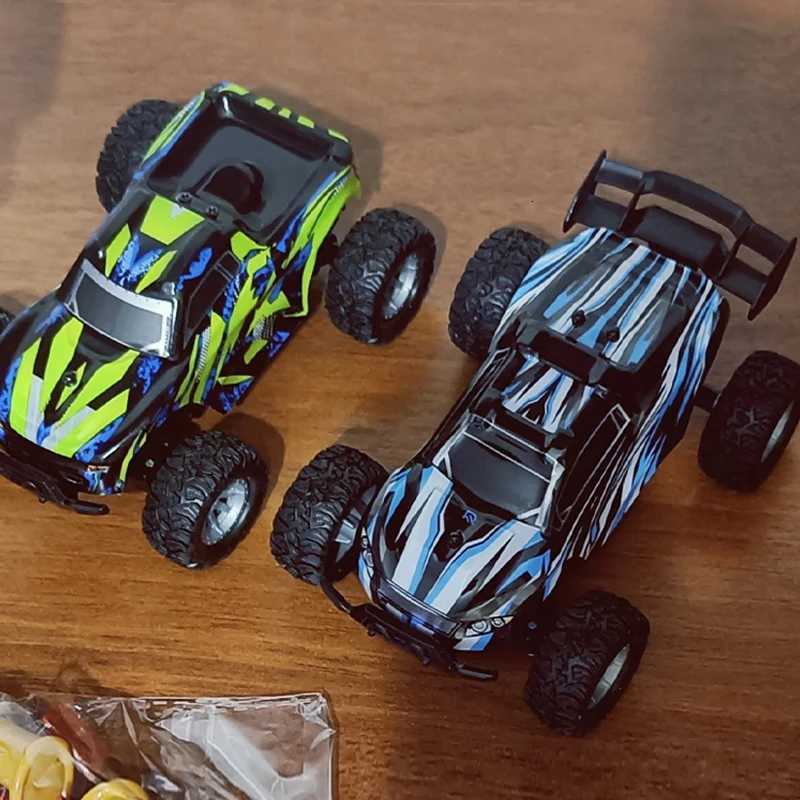 Mini 24GHz Drift Vehicle 132 High Speed Mountaineering Remote Control Vehicle Off Road Car Autos Cars Childrens Boy Toys GiftT251010