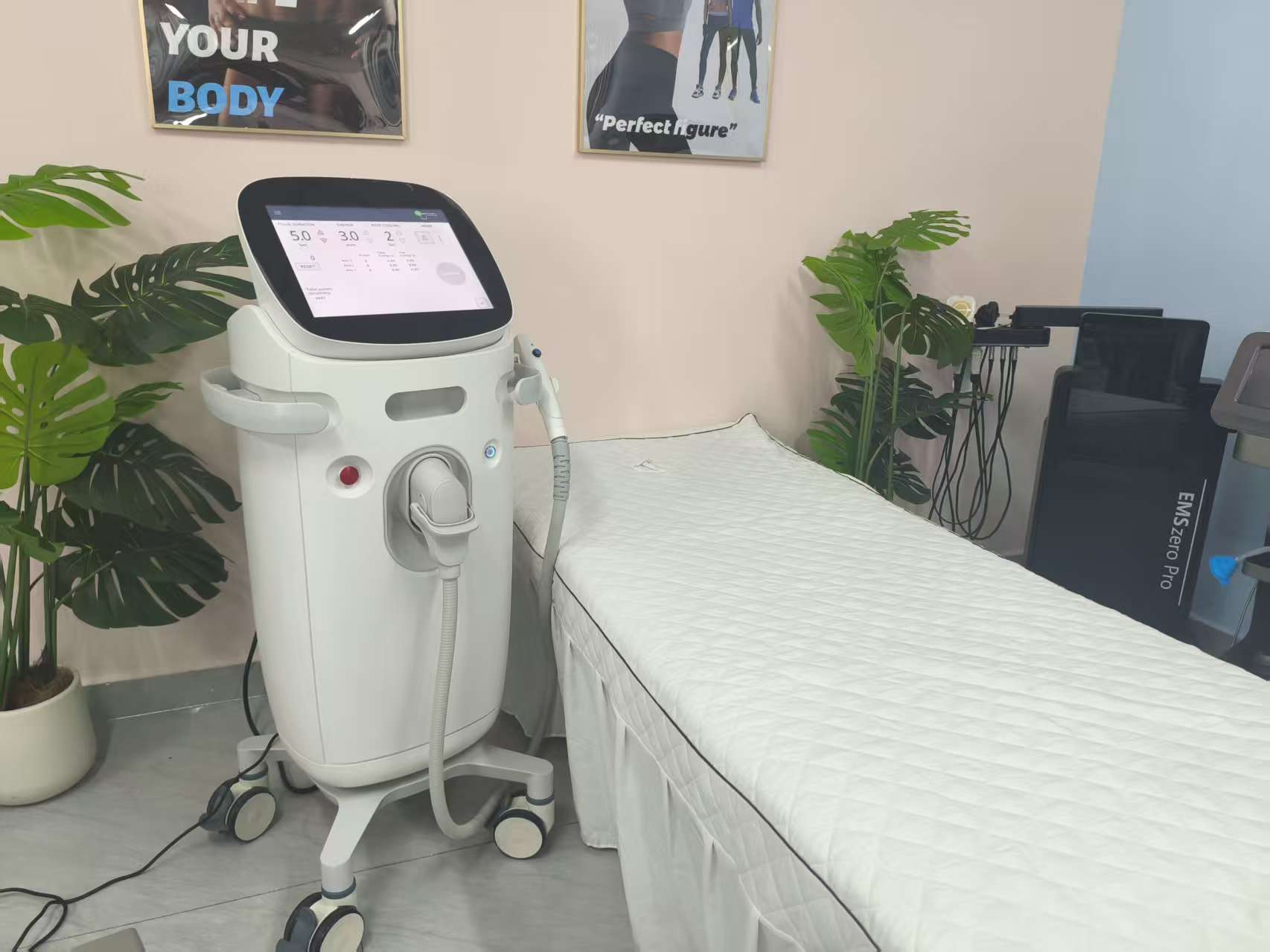 Ultra HIFU Anti-Aging Technology Anti-aging Reduces Wrinkles And Stimulates Collagen Regeneration Efficient And non-invasive Facial Contouring Equipme