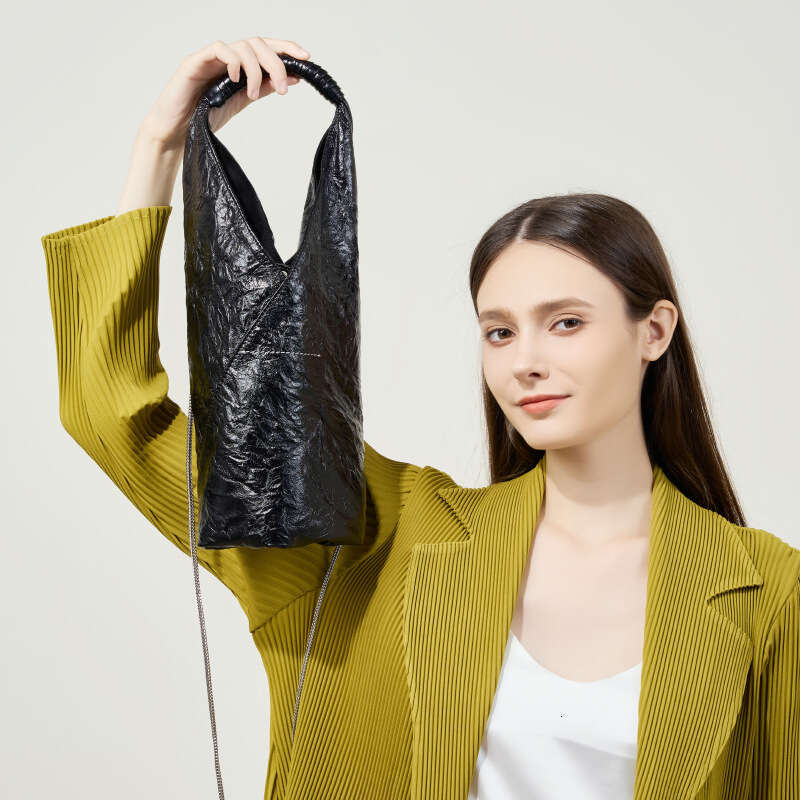 Luxury bag French Style Loose Triangle Pleated Tote for Women Lightweight Large Capacity s Bag First Layer Cowhide Single Shoulder Underarm Trendy