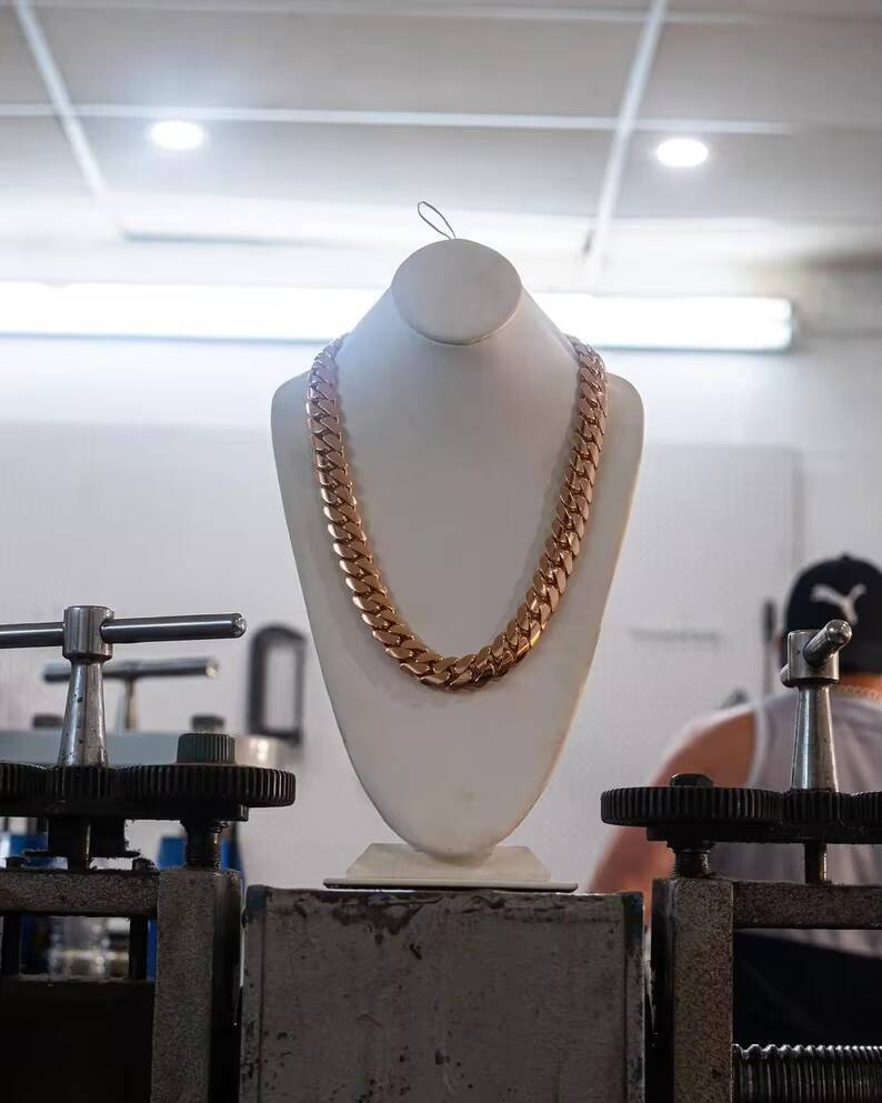 Handmade Miami Cuban Link Chain Necklace for Men Solid 18K Yellow Gold Chunky Style Vintage Fashion Jewelry From Cuba