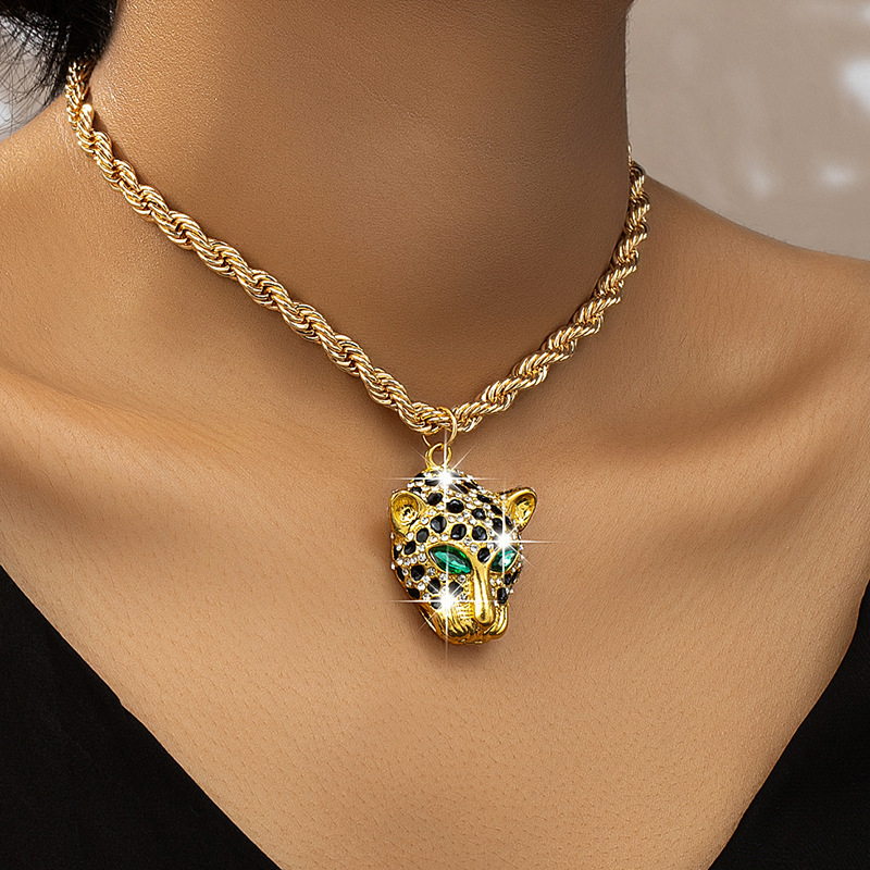 Luxury Brand Designer Jewelry Trendy Personality Party Diamond-Encrusted Cheetah Pendant Necklace For Women Street Style High Street Versatile Retro P
