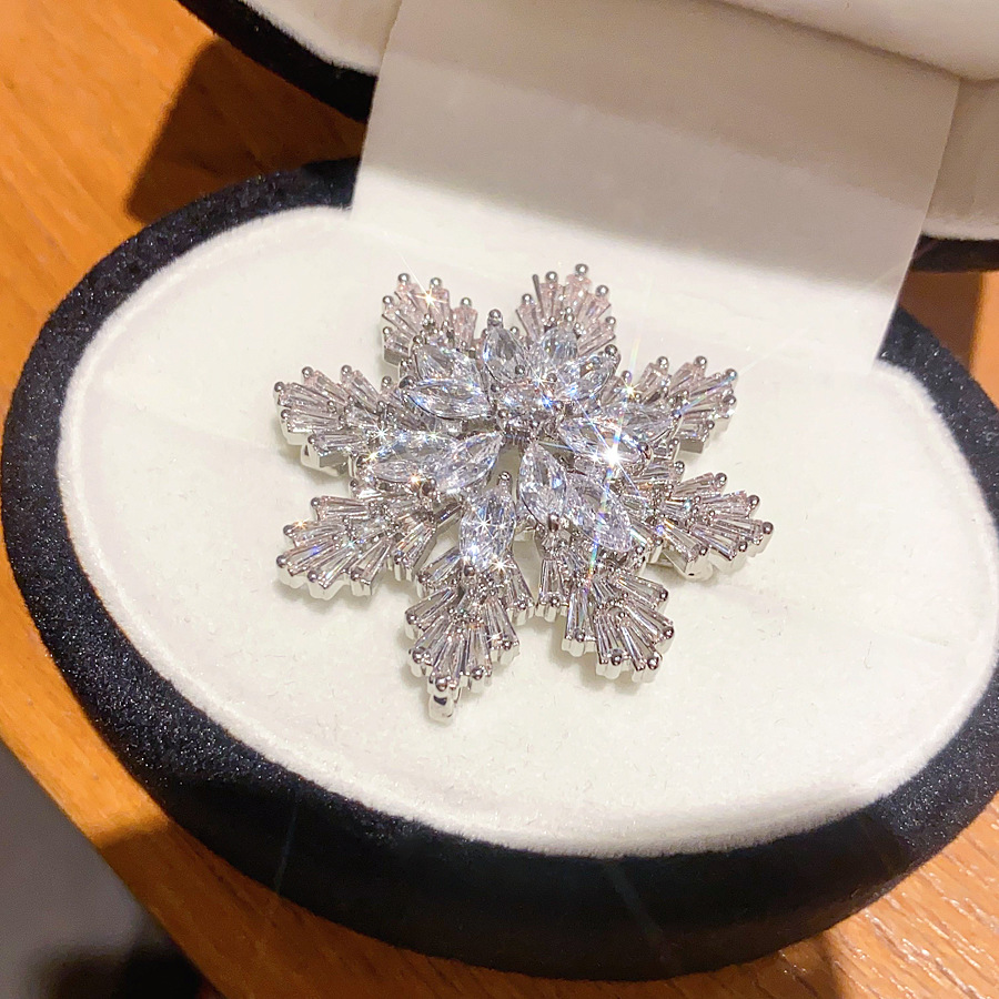 Designer Silver Toned Snowflake Brooch With Sparkling Crystals Delicate Daily & Elegant Jewelry Gift For Her High - Quality And Stylish Accessory