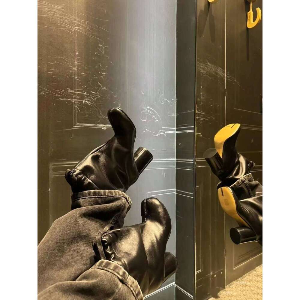 2025 Designer Split Toe Shoes Woman Autumn Winter Tabi Balloon Ankle Boots for Women Brand Lace-up Chunky Heels Booties