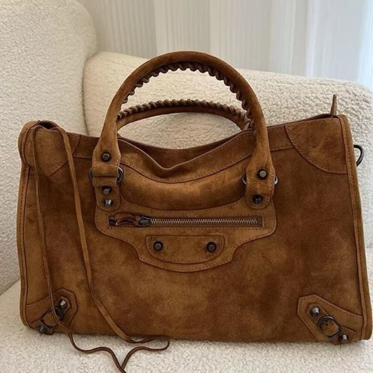 Designer Le City Tote Bags Women Handbag Suede Crossbody Motorcycle Bag Goat Skin Leather Fashion Trend Ladies Rivet Decoration with Mirror 02