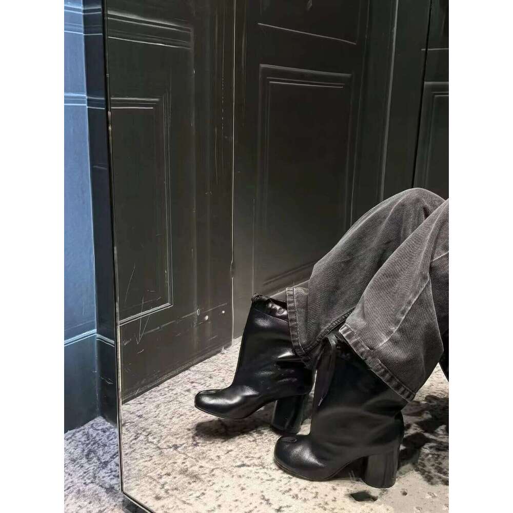 2025 Designer Split Toe Shoes Woman Autumn Winter Tabi Balloon Ankle Boots for Women Brand Lace-up Chunky Heels Booties