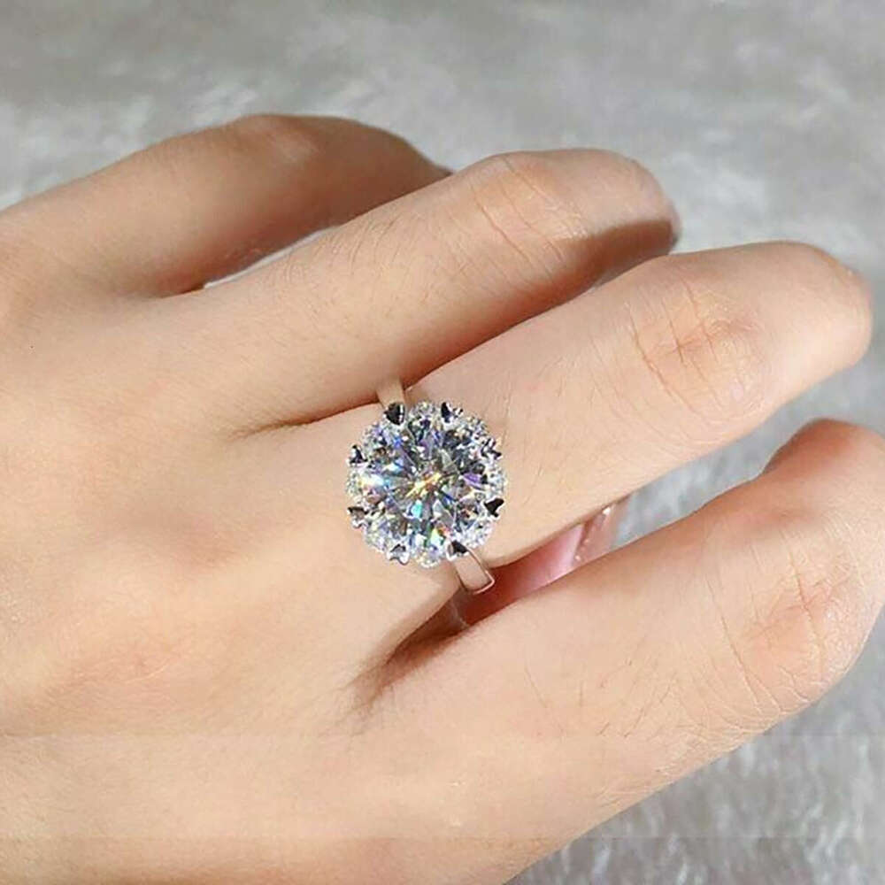 Designer Jewellery High Quality Eight-Claw Simulated Diamond Engagement Wedding Ring for Special Occasions Gift Textured Classic Accessory