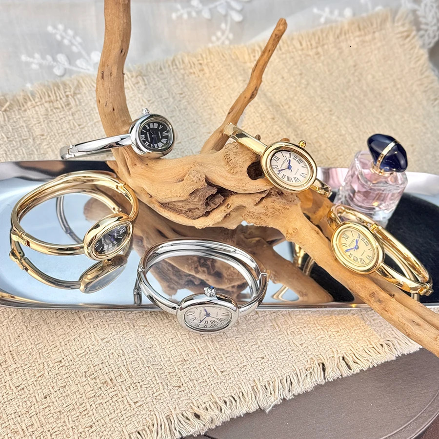 style bathtub bracelet small dial exquisite and unique light womens highend Roman numerals oval quartz watch 251008