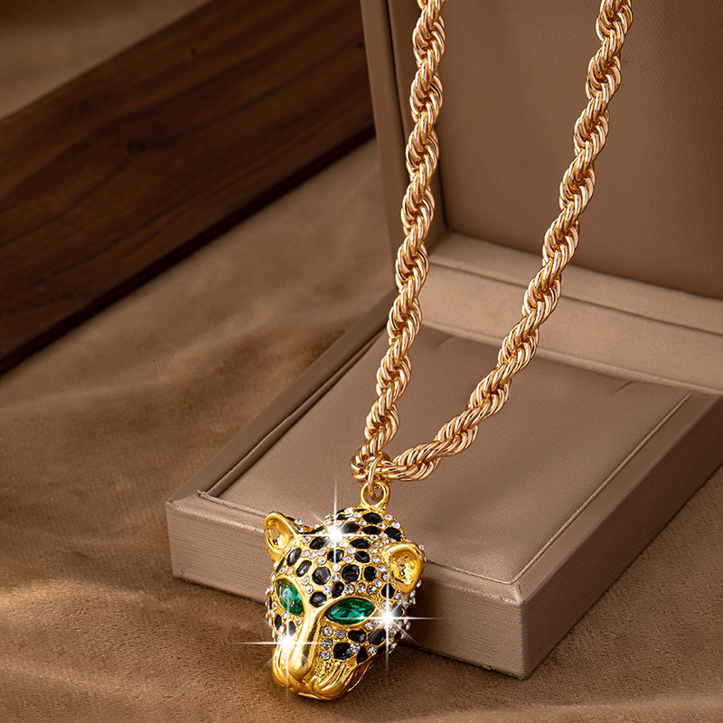 Luxury Brand Designer Jewelry Trendy Personality Party Diamond-Encrusted Cheetah Pendant Necklace For Women Street Style High Street Versatile Retro P