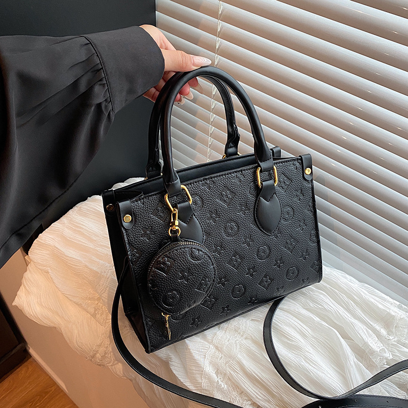 Free Shipping 2025 New Designer Fashion Printed Chain Underarm Bag Single shoulder crossbody bag High quality