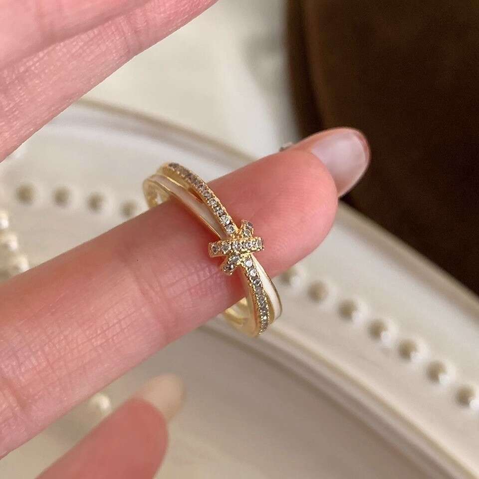 Bracelets Designer bangle Luxury jewelry for Women knot Bracelet Zircon inlay copper plated with 18K gold silver Simple Fashion Festival vacation gift