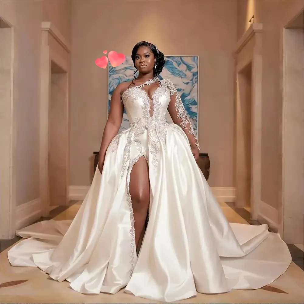 Luxury Lace Wedding Dress 2026 Long Sleeves Sequins Beads Dubai Sheer Neck Appliques Glitter Woman Elegant Bride Gowns Vestidos De Noiva