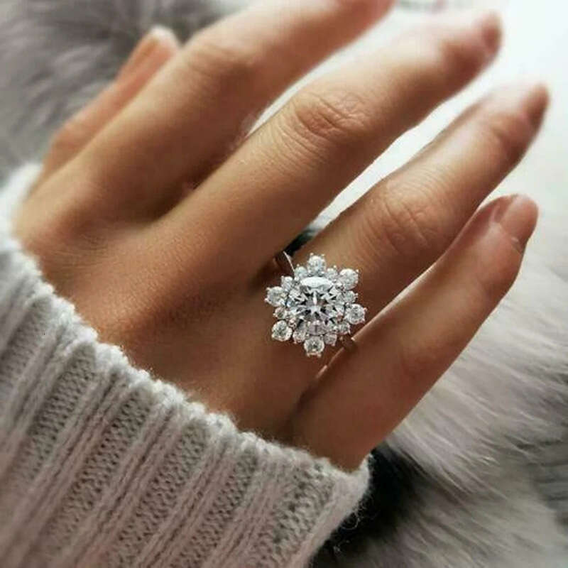 Designer Jewellery High Quality Snowflake Korean Niche Design Zircon Ring for Special Occasions and Birthday Gifting Textured Elegant Accessory
