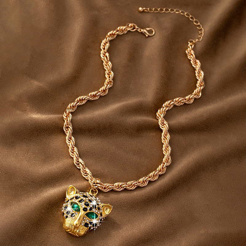 Luxury Brand Designer Jewelry Trendy Personality Party Diamond-Encrusted Cheetah Pendant Necklace For Women Street Style High Street Versatile Retro P