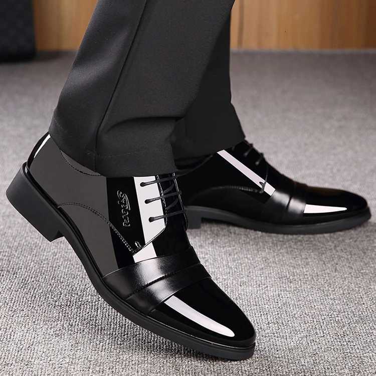 Social Shoe for Men Casual Business Patent Leather Dress Shoes Man Bright Upper Pointed Toe 2025 Trend Office Suit Footwear NewXJ251010
