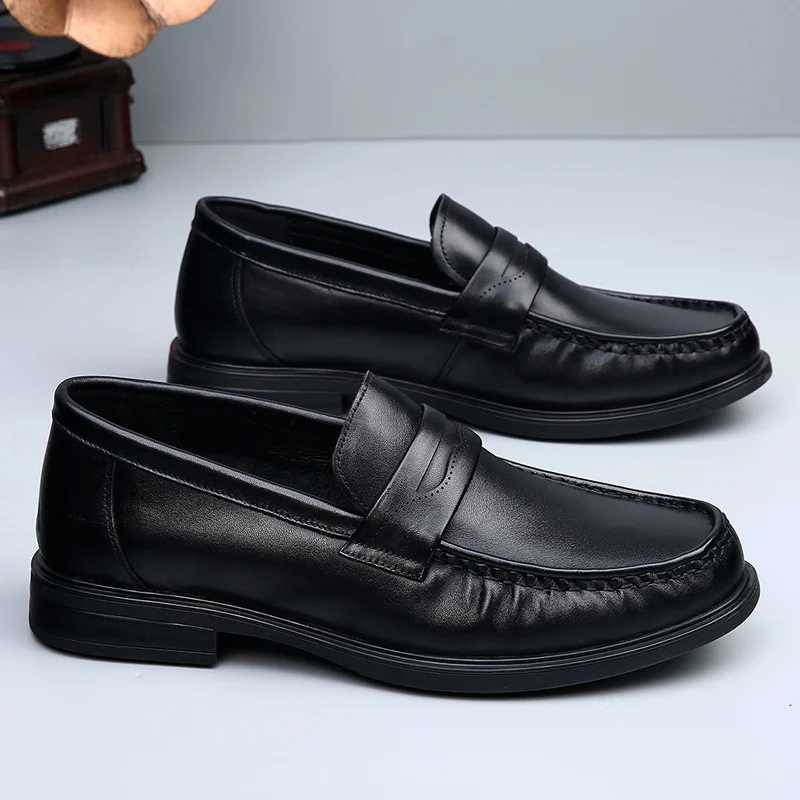 Mens Classics Business Dress Shoes Outdoor Slip Loafers Casual Leather Driving Shoes Brand Genuine Leather Walking ShoesXJ251010