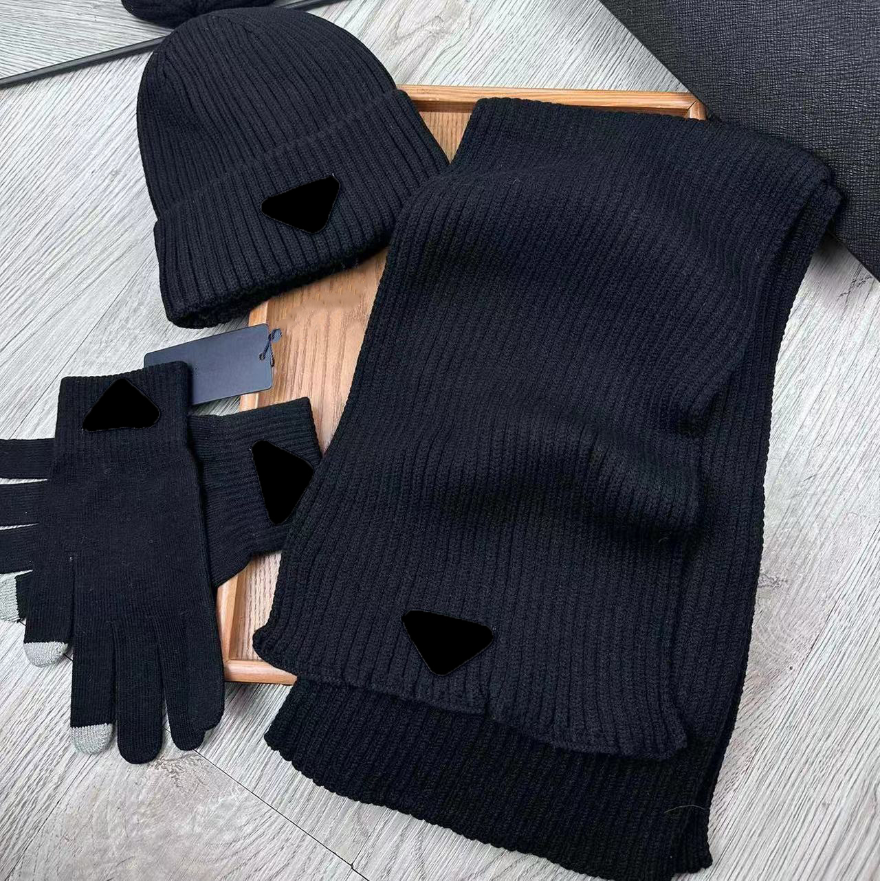 Luxury Winter Warm Set Designer hat Designer scarf Designer Glove Three-Piece Set Of Knitted Hat Scarf Gloves Women And Men Outdoor Warm Beanie Scarf Gloves