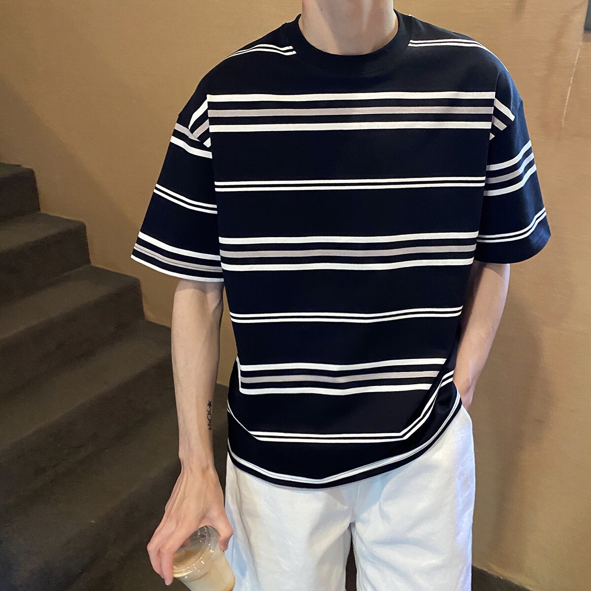 Japanese Style New Black And White Striped T-shirt Designer Shirt For Men Designer Hoodie Summer Loose Casual Short Sleeve Half Sleeve Tee Versatile
