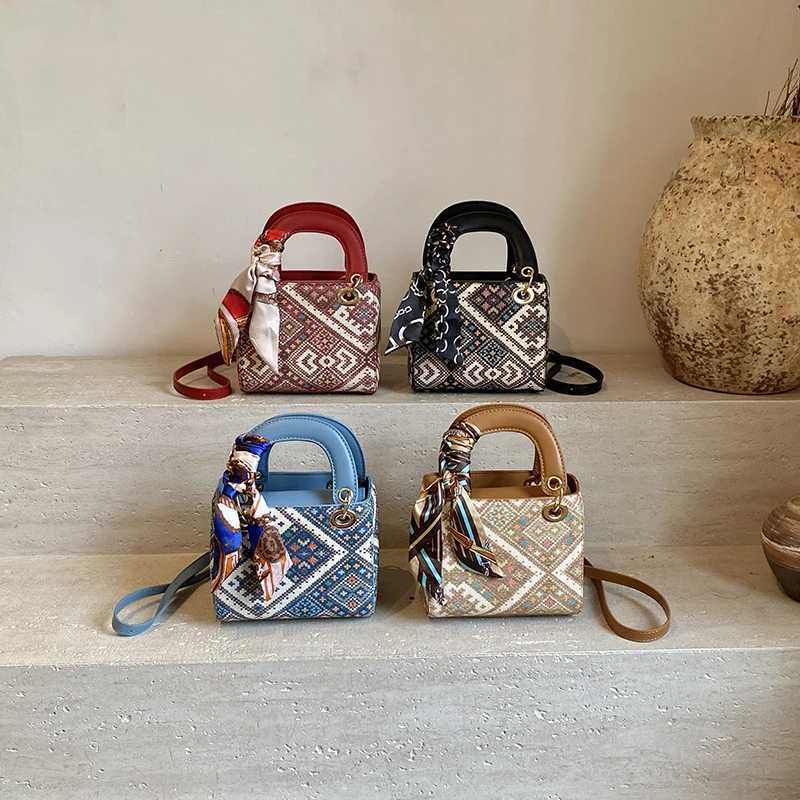 Best HighEnd Minimalist Unique Vintage Fashionable Crossbody Handbag for Women with Large Capacity Solid Color and Elegant J251010