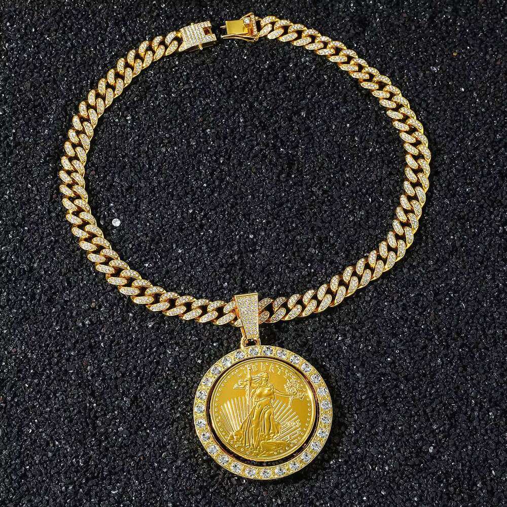 2025 New Gold and Sier Metallic Cuban Chain Hip Hop Alloy with Rhinestone Rotating Statue of Liberty Pendant Necklace