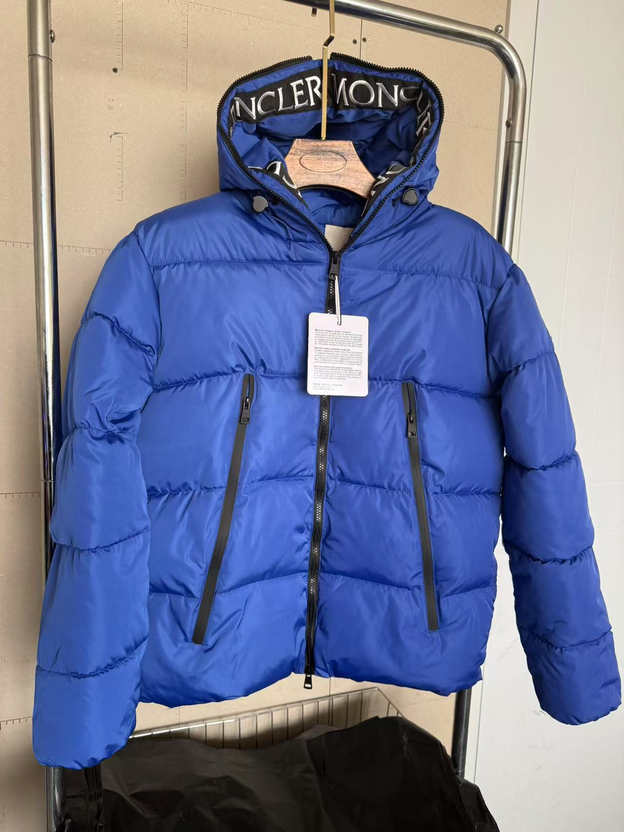 Moncleare Jacket Designer Down Body Warmer Jackets Winter Puffer Monclairi Parkas Slim Women And Men Embroidered Badge Womens Outerwear Coats Rsli Monclets Cf9