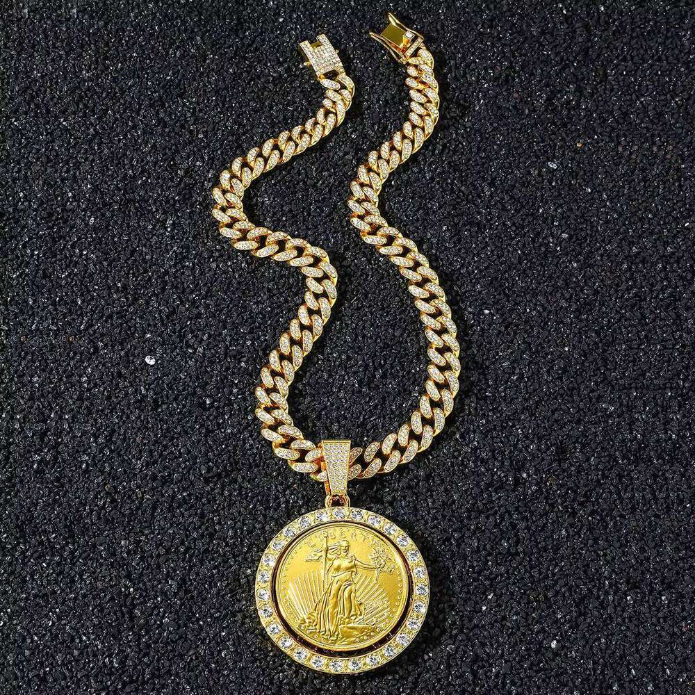 2025 New Gold and Sier Metallic Cuban Chain Hip Hop Alloy with Rhinestone Rotating Statue of Liberty Pendant Necklace