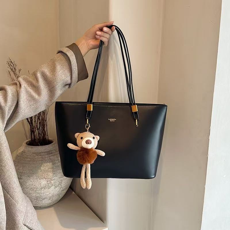 Advanced Texture Retro Bag For Women 2025 New Large Capacity Single Shoulder Commuting Bag, Fashionable And Personalized Tote Bag