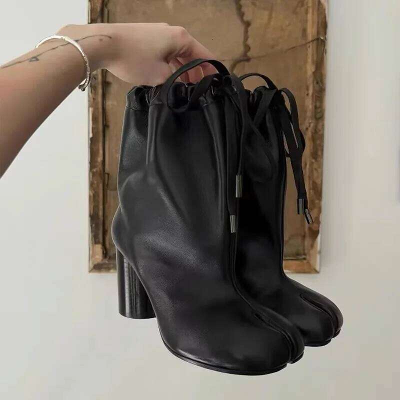 2025 Designer Split Toe Shoes Woman Autumn Winter Tabi Balloon Ankle Boots for Women Brand Lace-up Chunky Heels Booties
