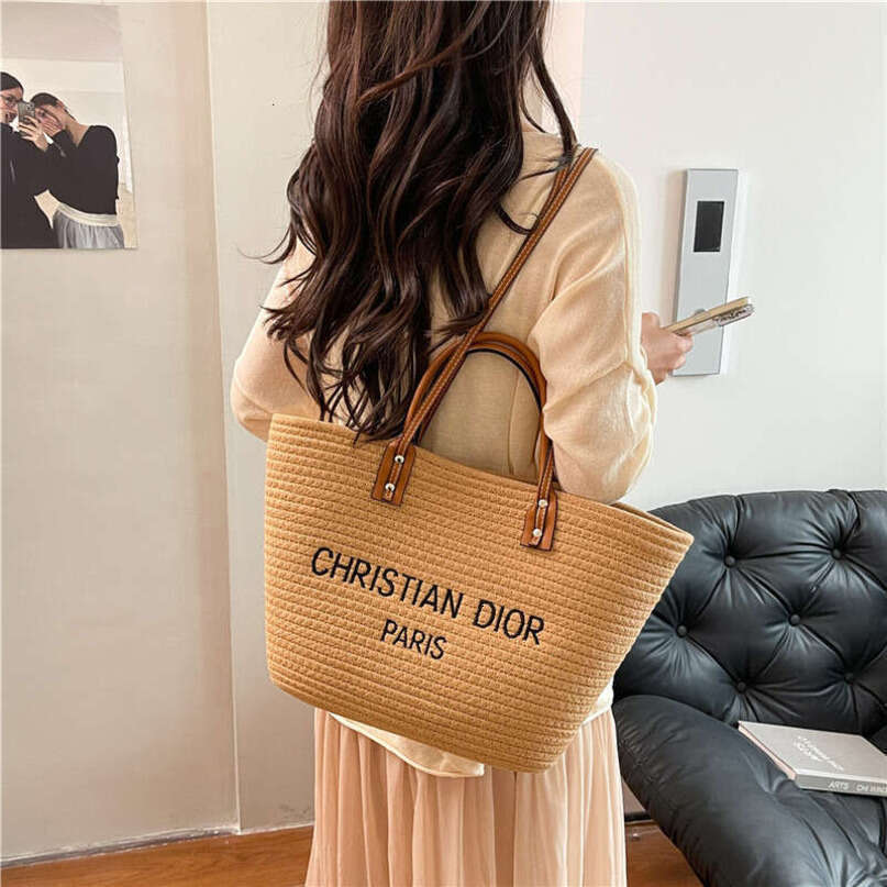 designer bag Luxury bag Large Capacity Woven Straw for Women Summer Versatile 2025 New Single Shoulder Handbag Vacation Beach Bag