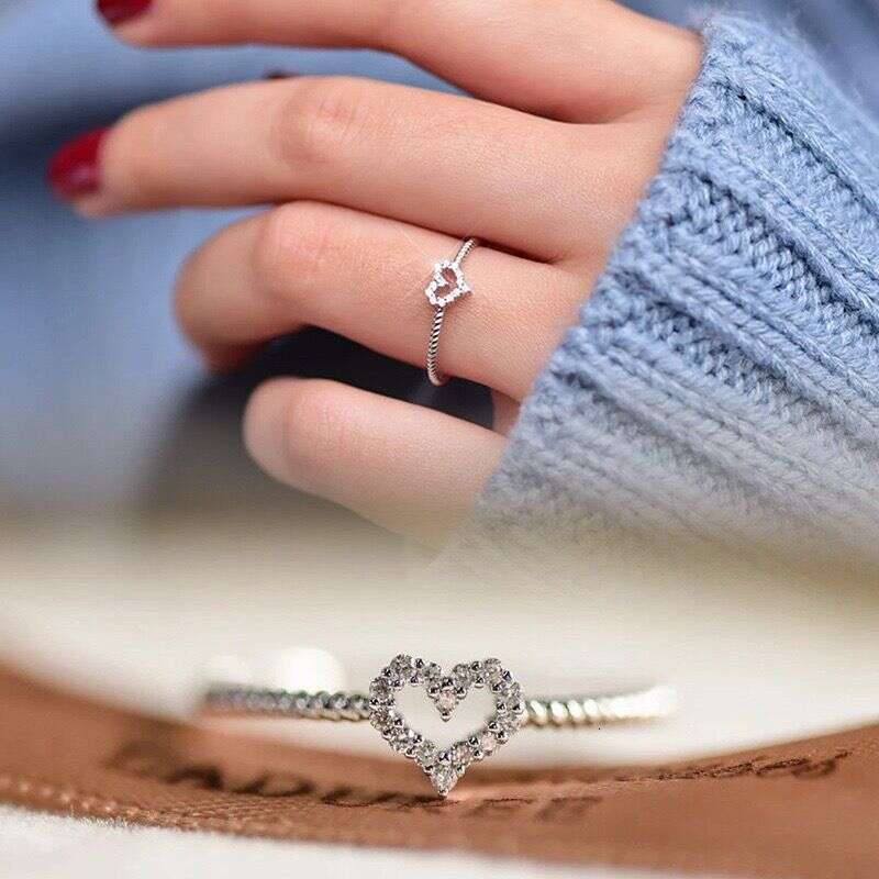 Designer Jewellery High Quality Korean Fashion Hollow Peach Heart Ring Thin Circle Design for Daily Wear Gift Textured Delicate Accessory