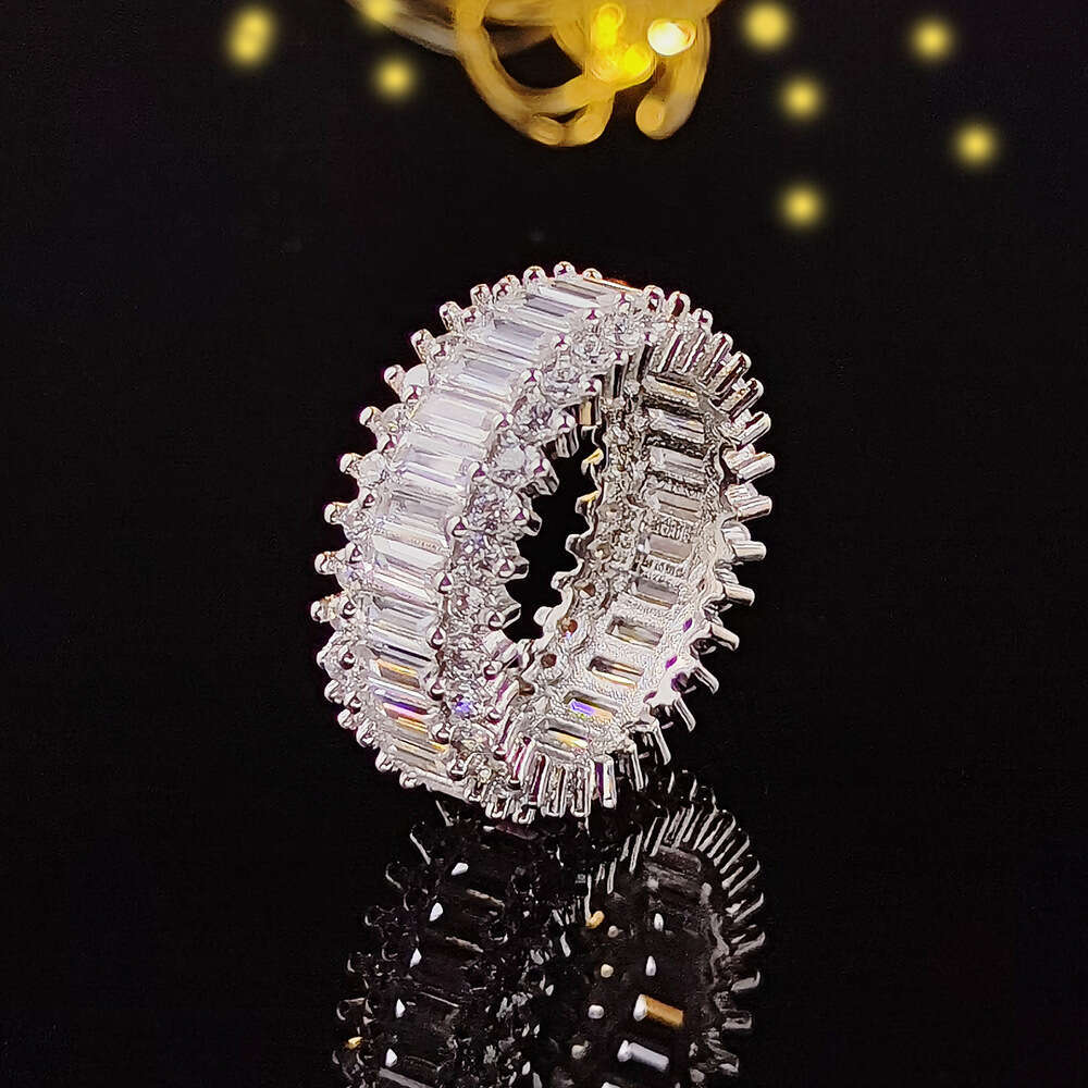 Luxurious Zircon Full Diamond Plain Band Ring for Women, Niche High-end Design Sense r4577