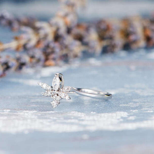 Designer Jewellery High Quality Marquise Cut Zircon Bee Design Engagement Wedding Ring for Special Occasions Gift Textured Fashion Accessory