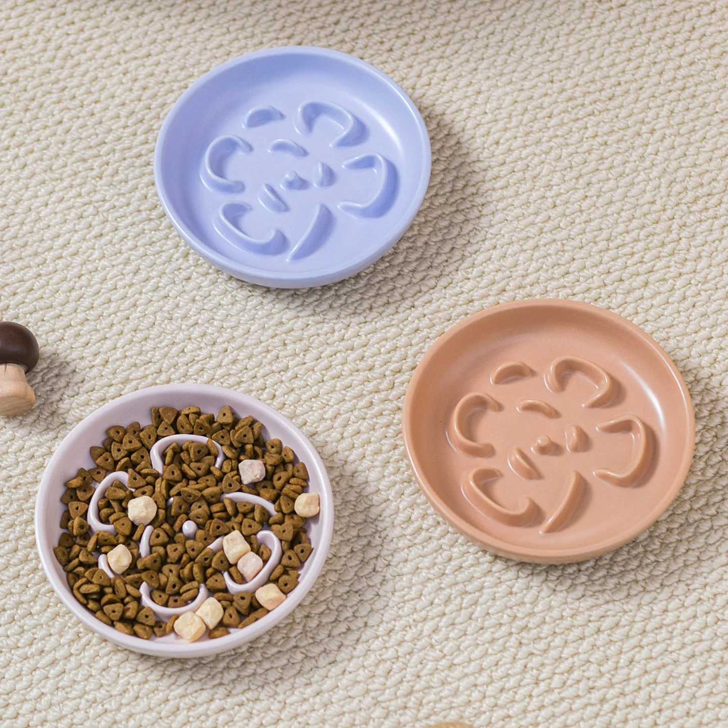 Creative Clover Shaped Slow Food Plate Anti Spill Pet Bowl Anti Choking Slow Food Bowl Round Cat Bowl Dog Bowl Pet Supplies C251009