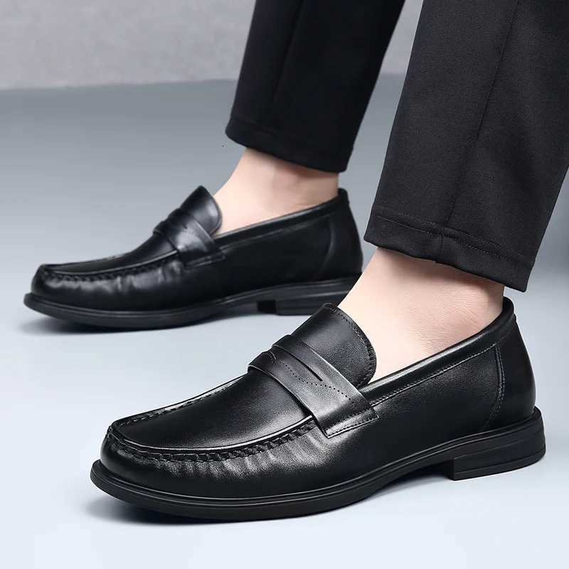 Mens Classics Business Dress Shoes Outdoor Slip Loafers Casual Leather Driving Shoes Brand Genuine Leather Walking ShoesXJ251010