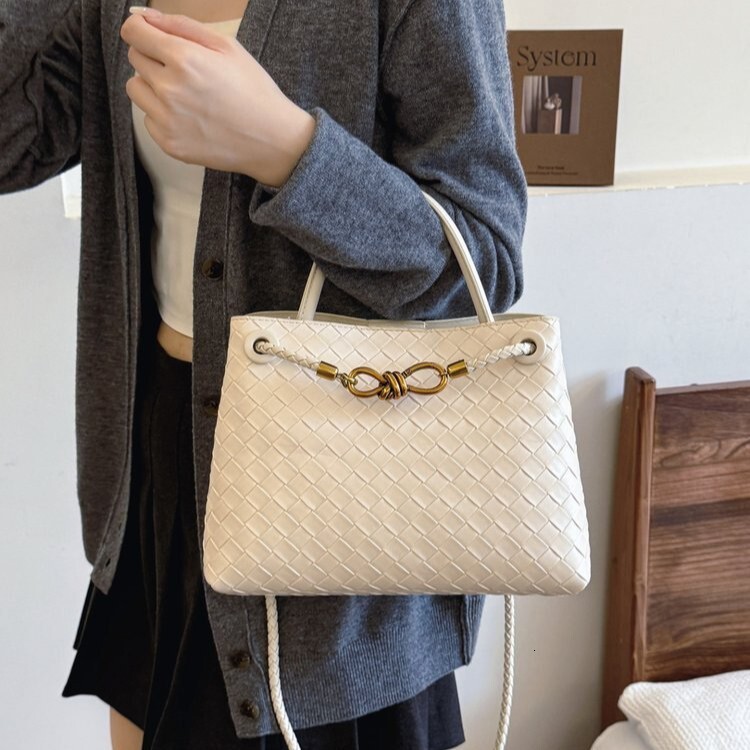 Women's Bag High-end Large Capacity Shoulder Bag Noble Niche Bag Tote Bag Fashion Light Luxury Bag Luxury Designer Bag Bag Women's Handbag