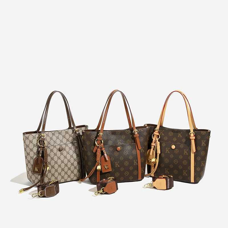 luxucury Ladies' Messenger Tote Spacious Leather Handbag Ideal for Work & Travel