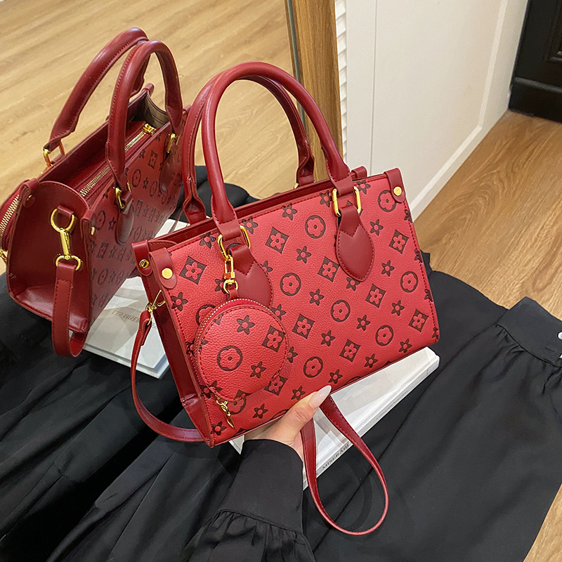 Free Shipping 2025 New Designer Fashion Printed Chain Underarm Bag Single shoulder crossbody bag High quality