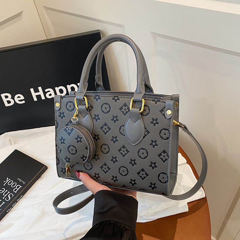 Free Shipping 2025 New Designer Fashion Printed Chain Underarm Bag Single shoulder crossbody bag High quality