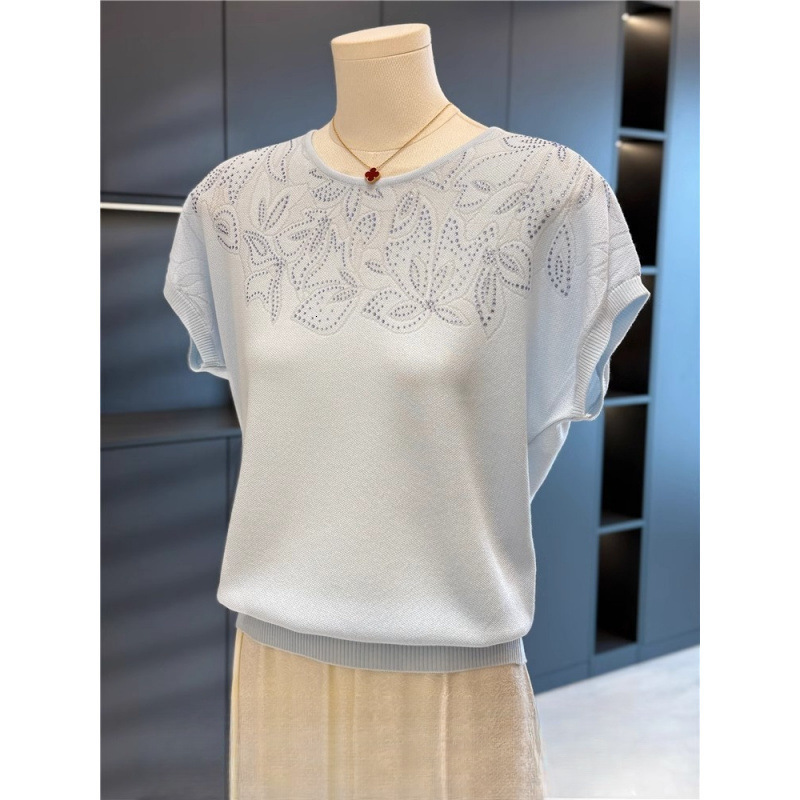 Shop Fashionable And Stylish Designer Hoodie Mom's Knitted Short Sleeve Top For Women 2025 Summer New Designer Shirt Style Youthful Top