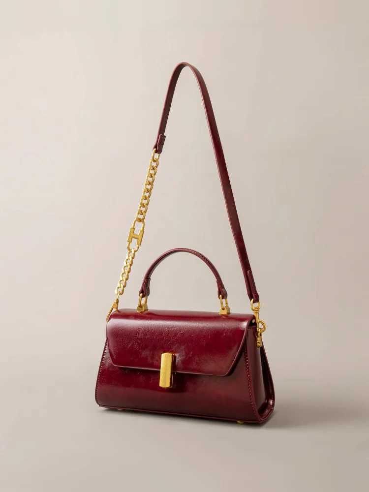 Luxury Womens Shoulder Bag Vintage Waxed Leather Crossbody Purse with Chain Stylish Small Square Underarm Bag for Daily Use L251010