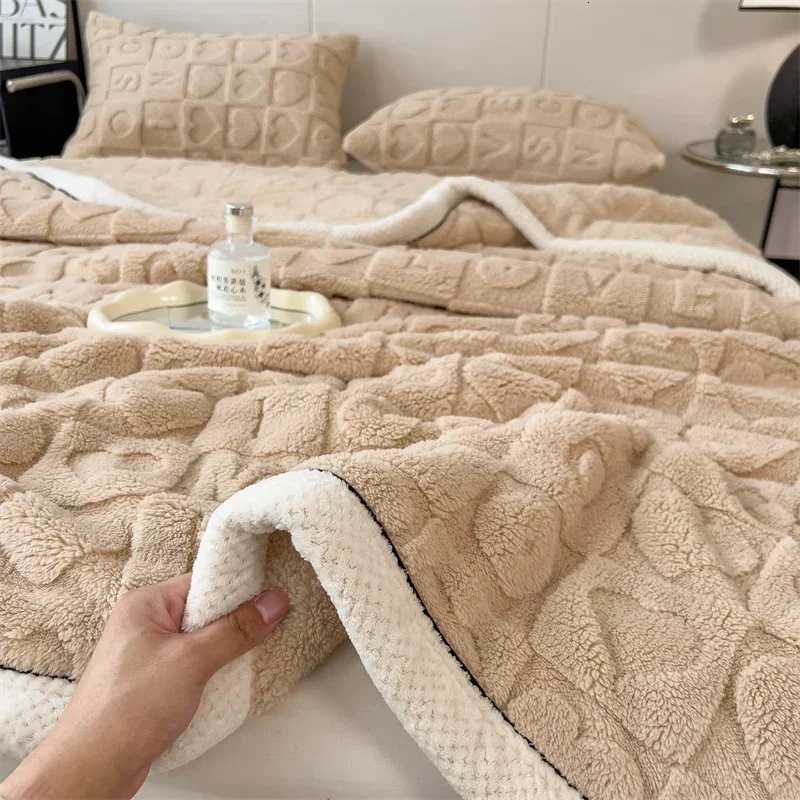 Winter Thick Lamb Fleece Blanket Solid Color Hibiscus Nap Blanket Coral Fleece Heart Shap Sofa Mat A Grade Cotton Bed Sheets C251011