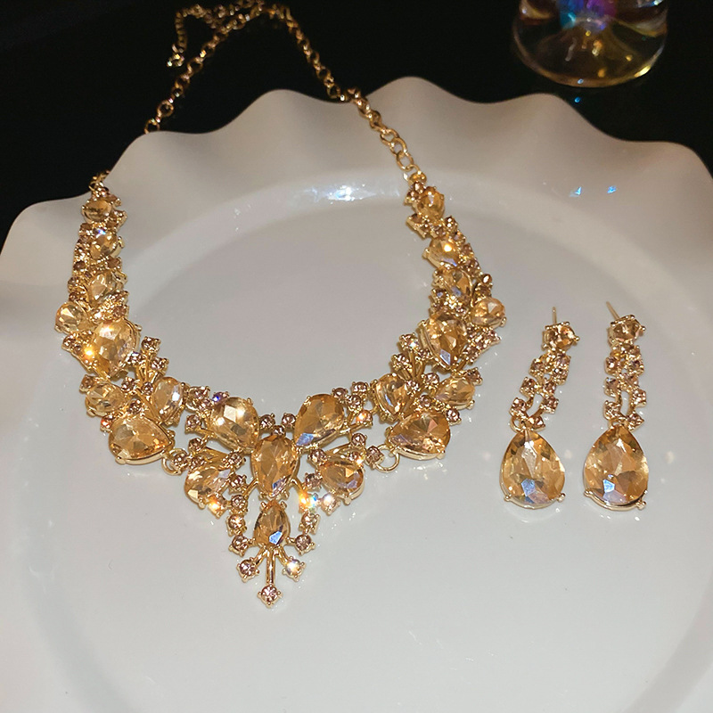 Super Sparkling Diamond Water Drop Necklace and Earrings Set, Niche High-End Clavicle Chain, Fashionable Light Luxury Jewelry - view 3