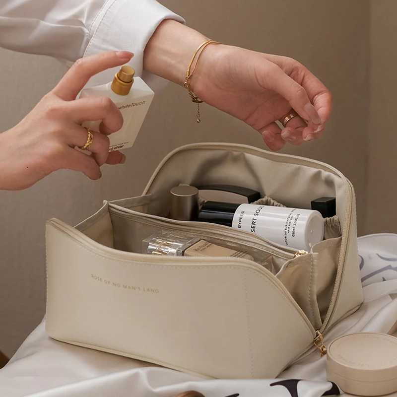 LargeCapacity Travel Cosmetic Bag Portable PU Makeup Pouch Wen Waterproof Bathro Wbag Mtifunctial Toiletry Kit D251011